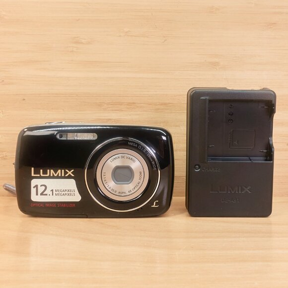 Panasonic Lumix DMC-S1 / 12.1MP Compact Digital Camera / Black - Picture 2 of 7